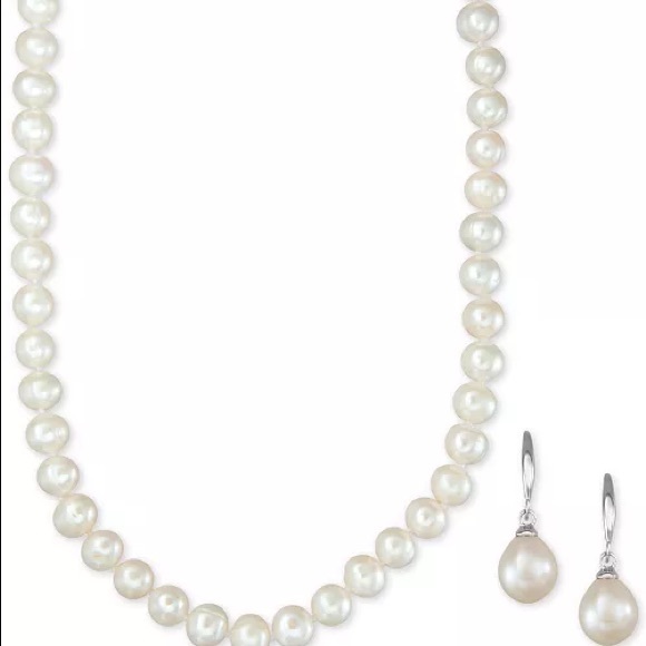 Jewelry - Cultured Freshwater Pearl Necklace & Drop earrings
